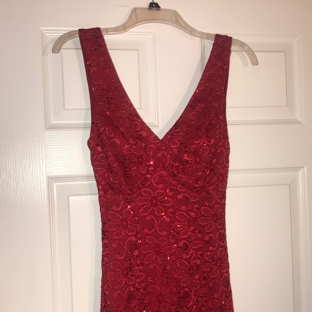Red evening dress with sequins. Low back. Sash included. Size: S
